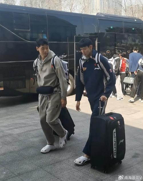 难逃两连败广东队出征青岛人人愁容满面，粤蜜喷：作妖就该惩罚