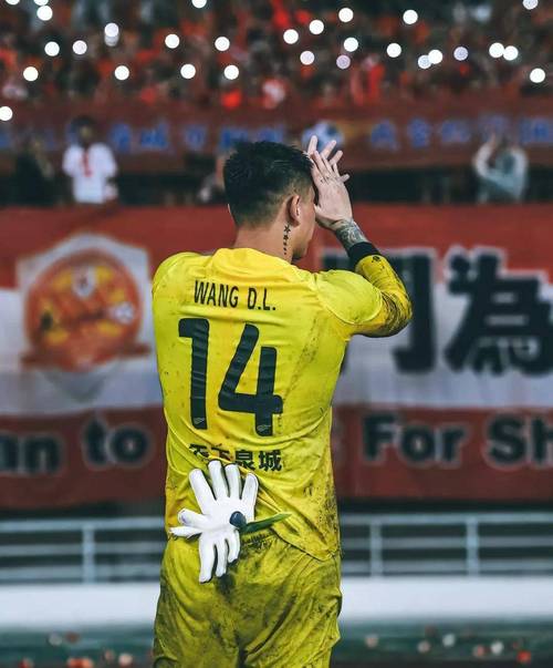 足协裁判评议认定：韩镕泽禁区外手触球，属于SPA，非DOGSO