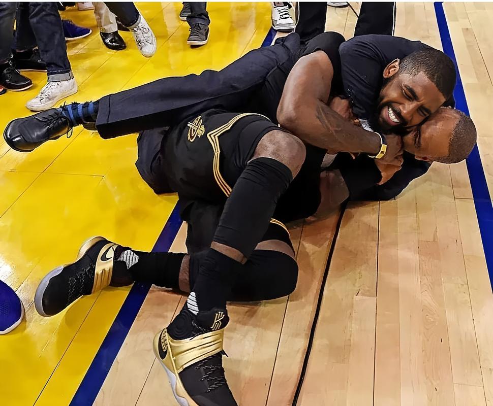 湖人惨遭三连败，雷迪克一语道破艾顿低迷真相：他连球都接不住！