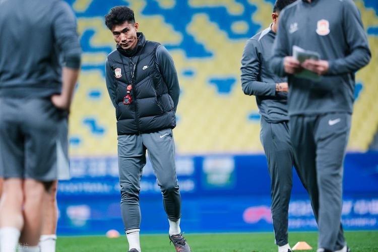 趁你病要你命！郑智遭15暴击主场抢分李金羽上门补刀剑指三连胜