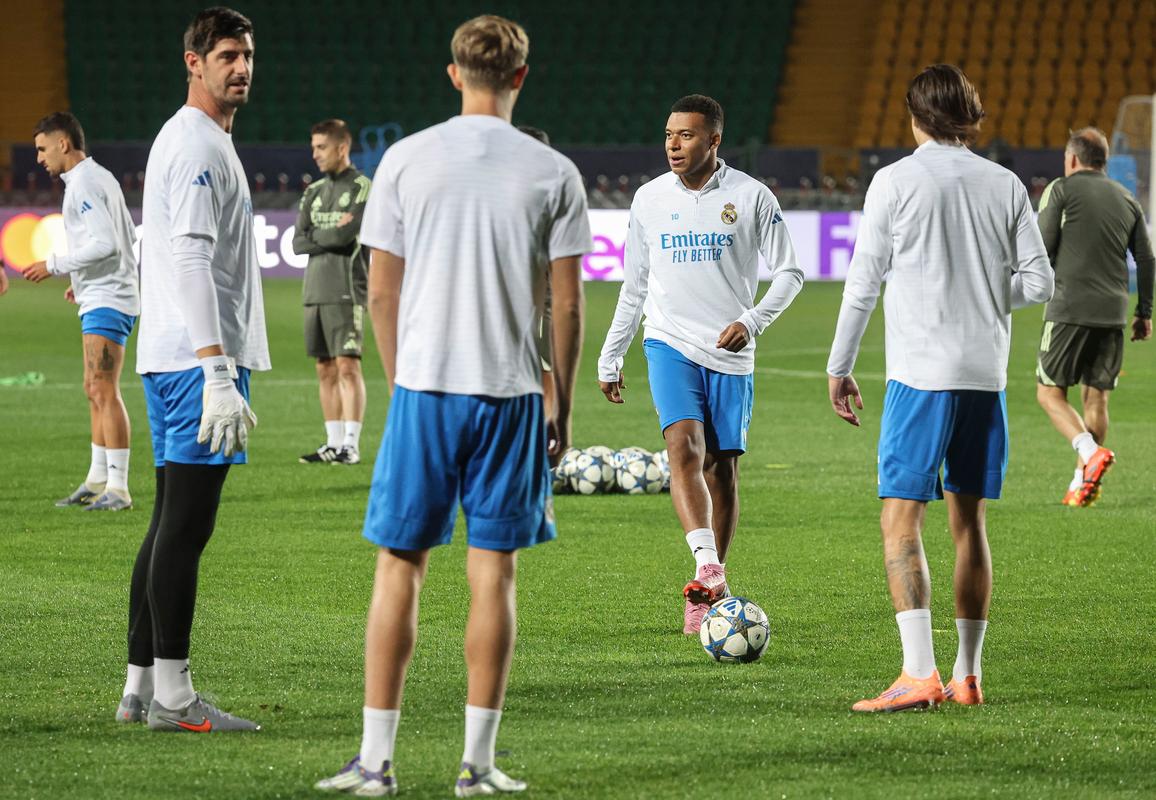 世体:皇马开始备战本周末西甲比赛,门迪全程正常参与训练